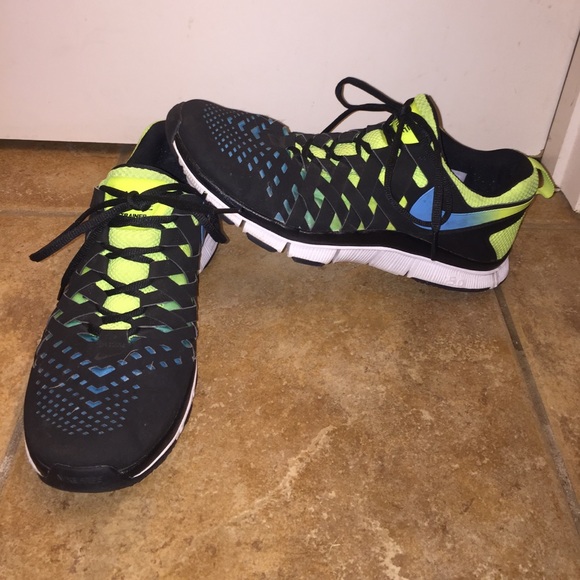 le scarpe nike libera allenatore black neon gli uomini dimensioni 11 poshmark le scarpe nike libera allenatore black neon gli uomini dimensioni 11 poshmark